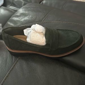 Women’s size 9 Forest Green Shoes.